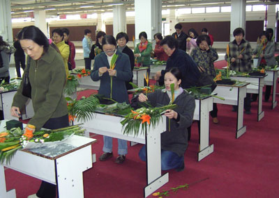 上海市插花花艺协会浦东新区大组会员插花交流活动 图1.jpg